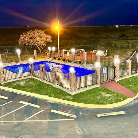 The Country Corner Inn Devine Luaran gambar