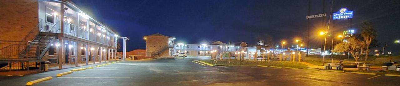 The Country Corner Inn Devine Luaran gambar