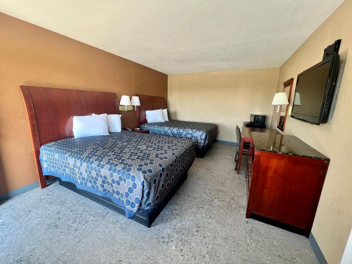 The Country Corner Inn Devine Luaran gambar