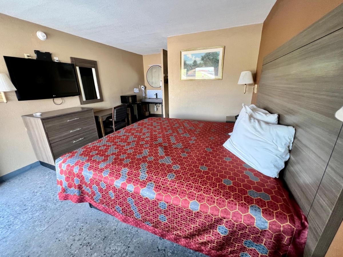 The Country Corner Inn Devine Luaran gambar